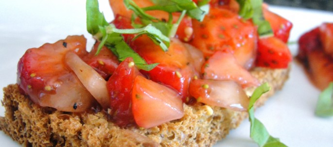 Low-Sodium Strawberry Bruschetta